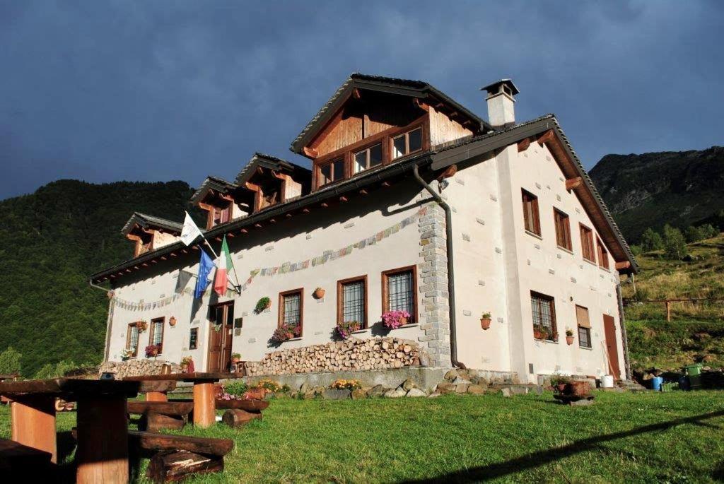 Хостел Rifugio Parpinasca Trontano Экстерьер фото