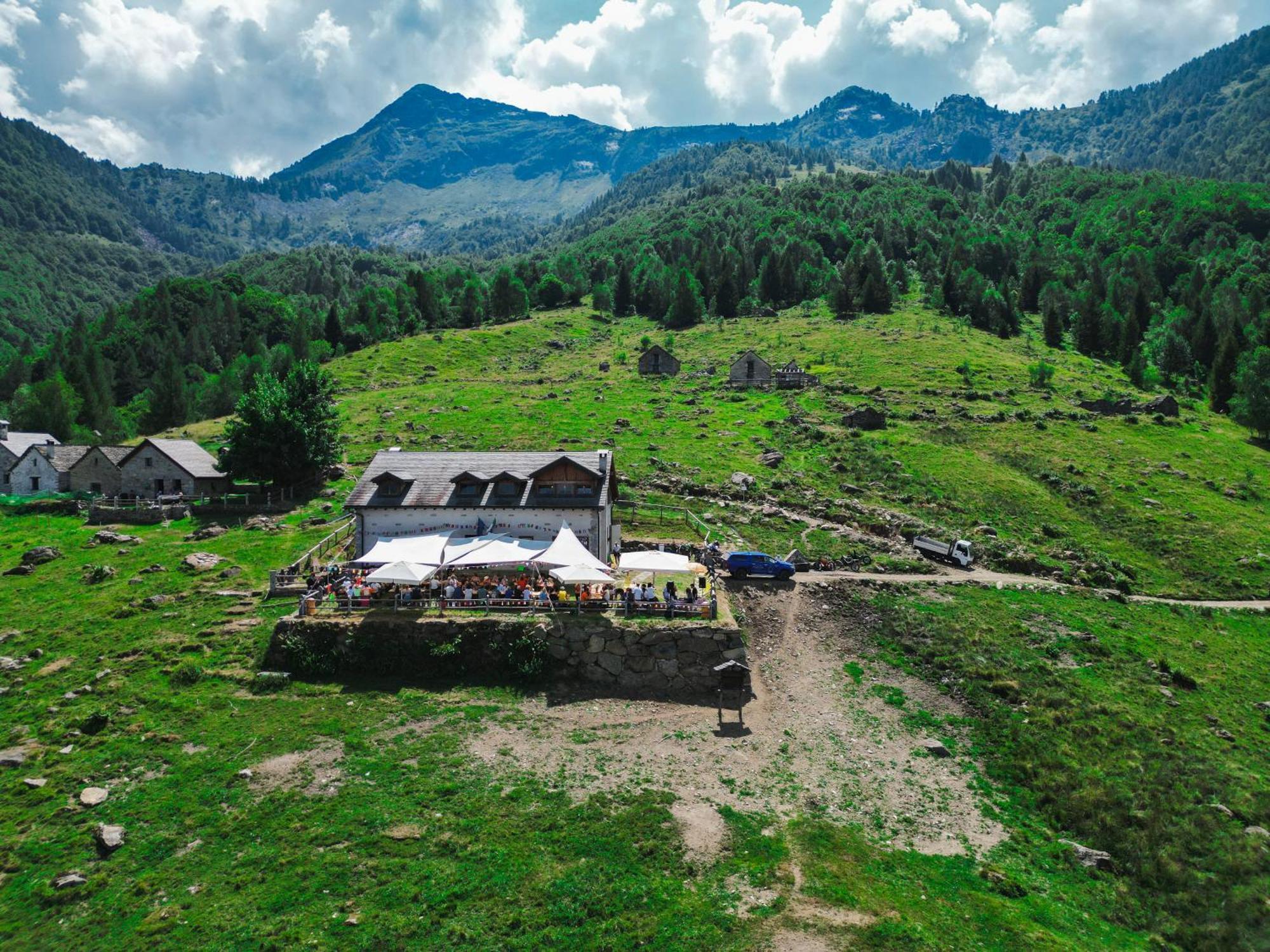 Хостел Rifugio Parpinasca Trontano Экстерьер фото